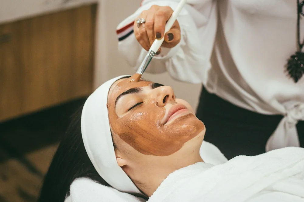 A relaxing facial with a nourishing mask